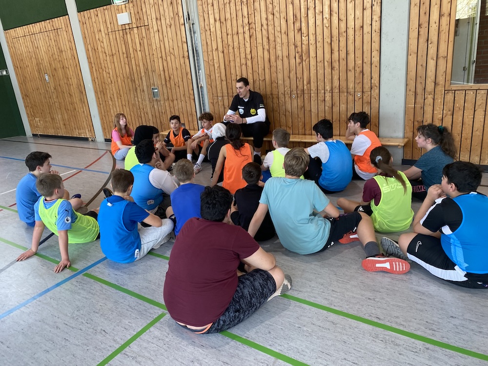 Basketball trifft Schule: Bozic Nights besuchen Wilhelm-Busch Schule